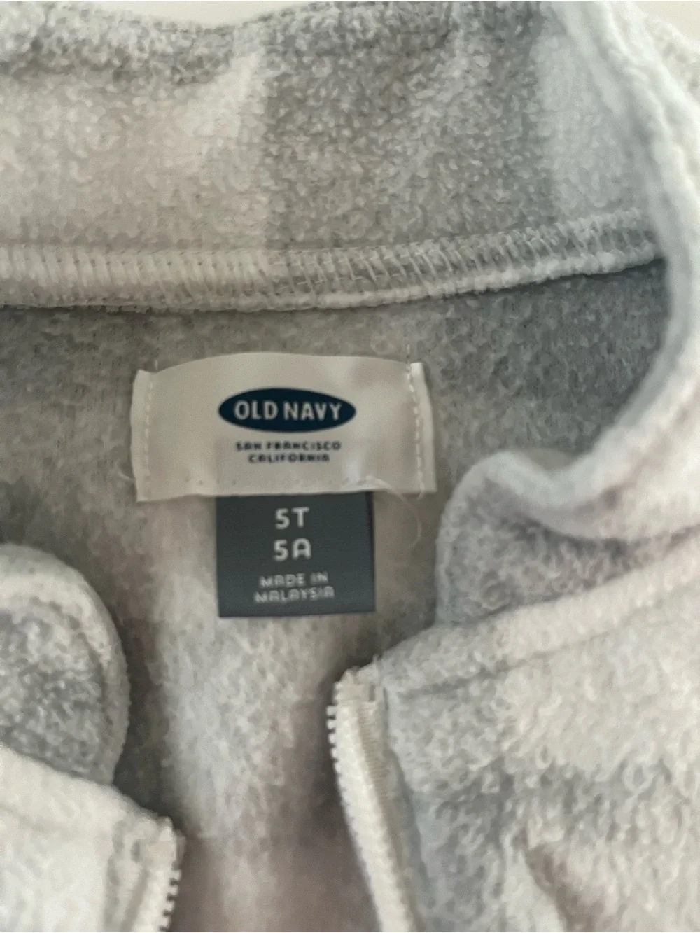 Kids Old Navy Gray and White Plaid Fleece Vest Size 5T